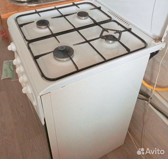 Продам мебель на кухню и газовую плиту gefest