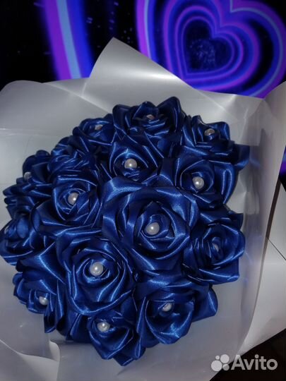 Букет из атласных роз, подарок на любой праздник