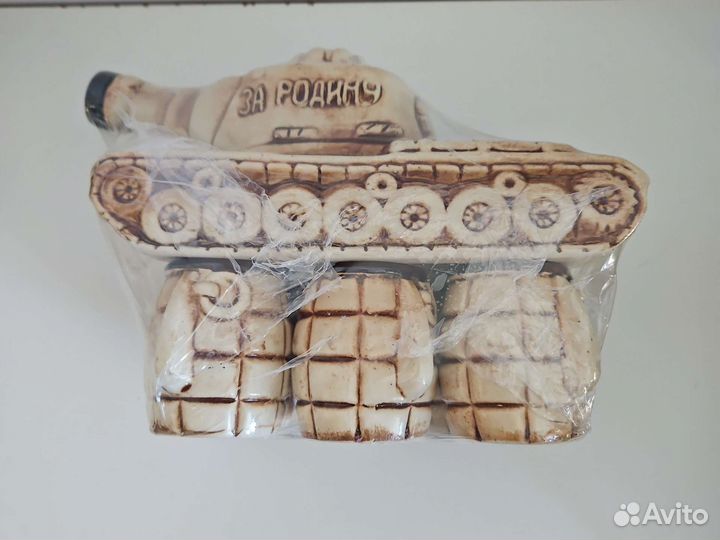 Подарок мужчине штоф Танк + 6 стопок