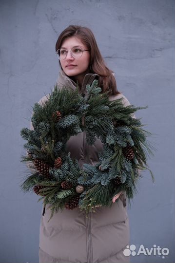 Новогодний венок из живой ели