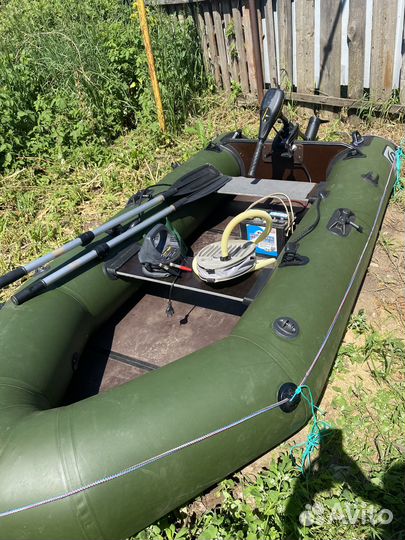 Продам лодку с мотором