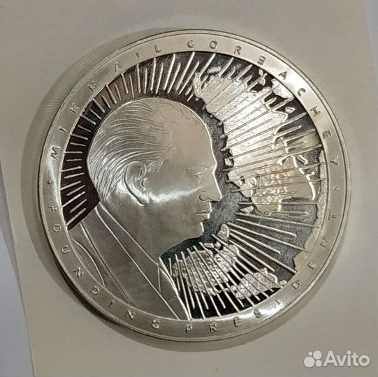 Настольная медаль серебро 999