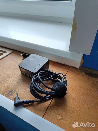 Зарядник Lenovo для ноутбука