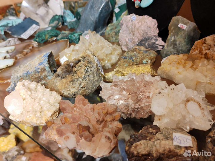 Коллекционные минералы и изделия из камня