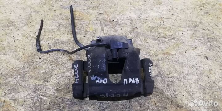 Суппорт тормозной передний правый Mercedes-Benz