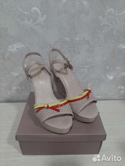 Босоножки танкетка 37