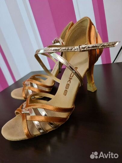 Спортивные танцевальные туфли Eckse