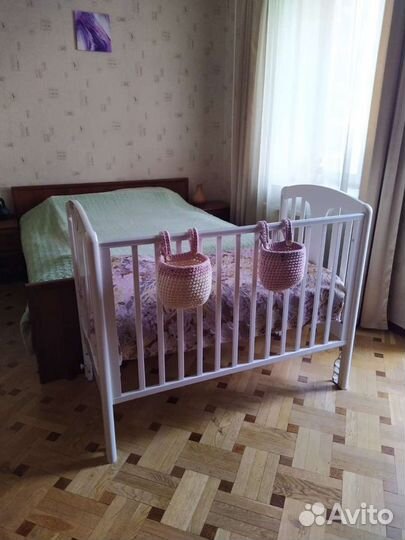 Вязаная корзина на кроватку или рейлинг