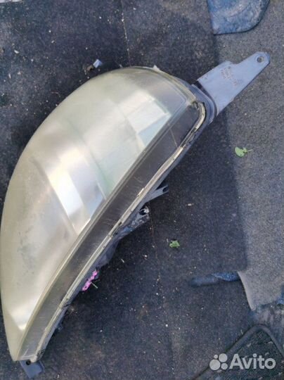 Фара передняя правая Honda Fit GD1