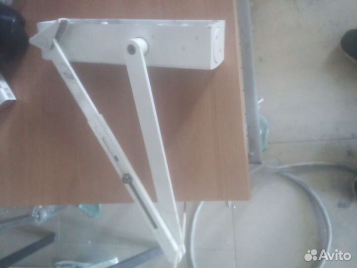 Доводчик двирей