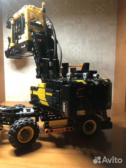 Lego technic 42053 экскаватор volvo