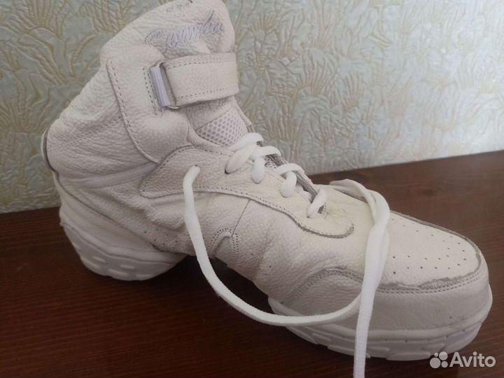 Кроссовки для танцев, фитнеса