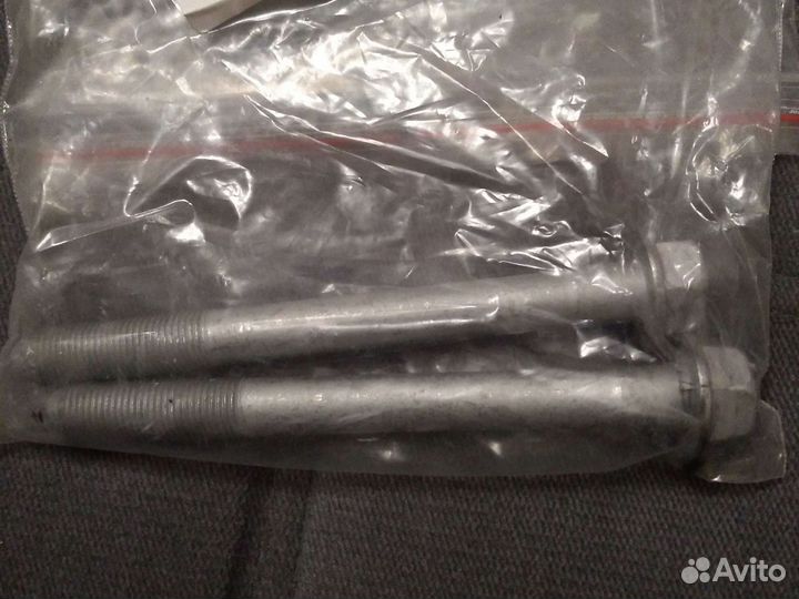 Болт крепления