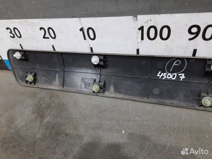 Накладка двери передней правой LADA Largus