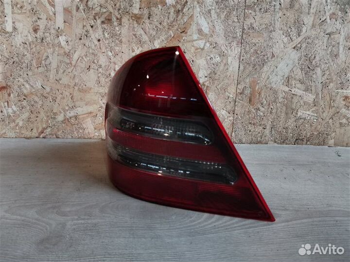 Фонарь задний левый Mercedes-Benz C-Class W203