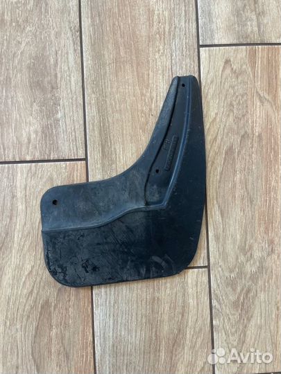 Брызговик передний левый Volkswagen Teramont С