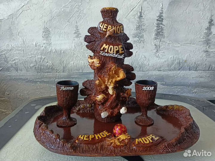 Набор: декоративная бутылка и две рюмки