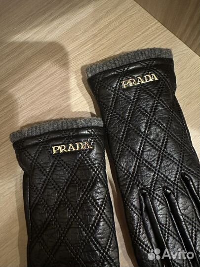 Перчатки женские Prada