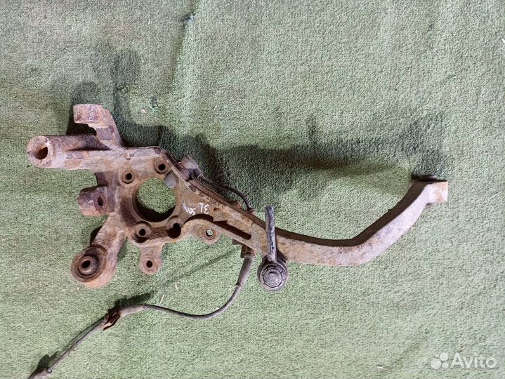 Поворотный кулак задний левый Hyundai Sonata EF