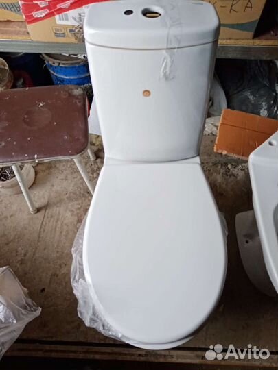 Душевой поддон, унитаз, бачок