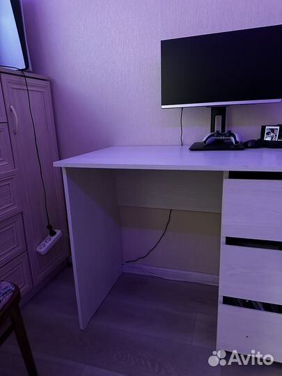 Письменный стол