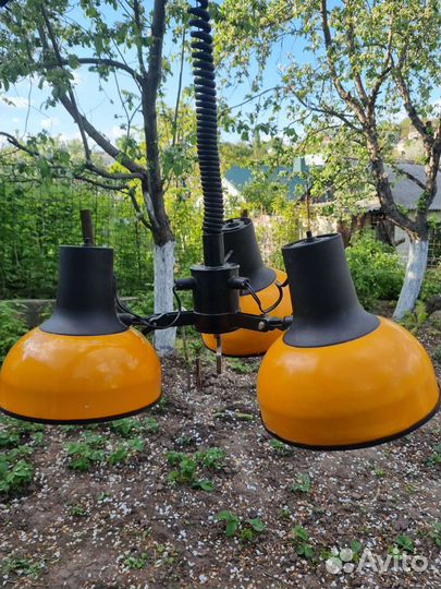 Винтажная люстра с тремя плафонами