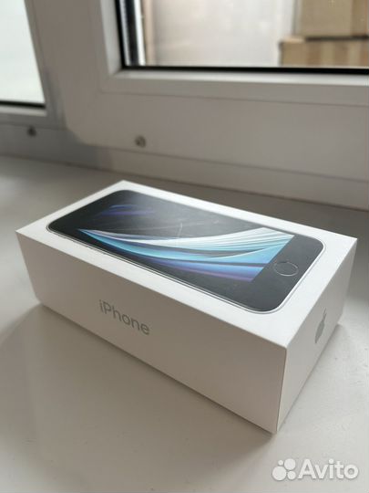 iPhone SE, 64 ГБ