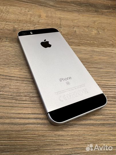 iPhone SE, 32 ГБ