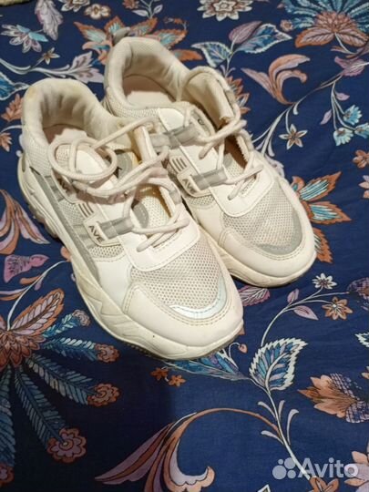 Кроссовки женские 35 размер белые