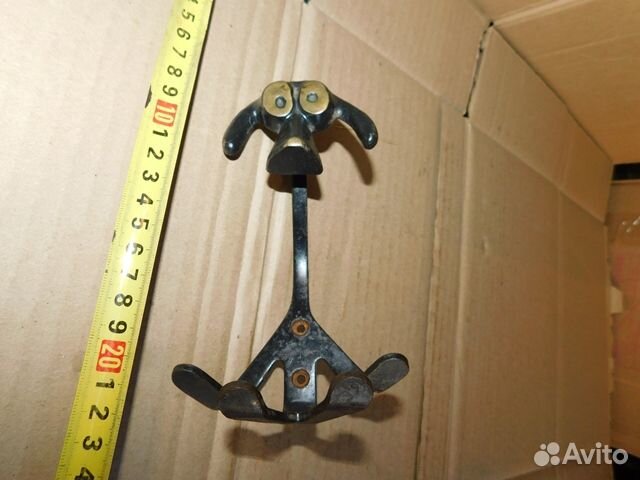 Старинный крючок-вешалка в виде собаки для ключей