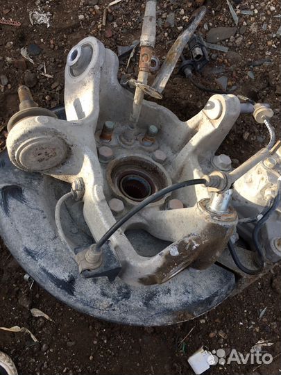 Кулак задний левый Honda Legend 4 2008