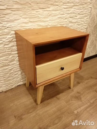 Тумба прикроватная из массива