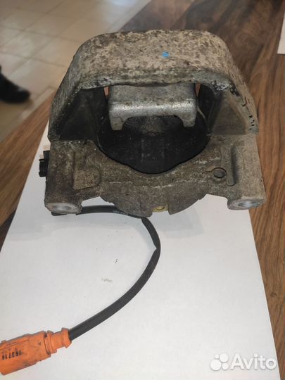 Опора двигателя левая Audi A6 2012-2018