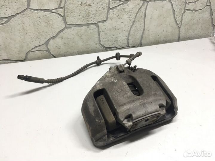 Суппорт тормозной передний правый Bmw 5-Seria F10