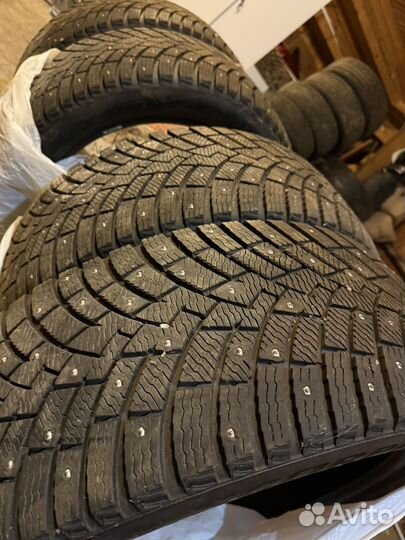 Pirelli Ice Zero 2 285/45 R21