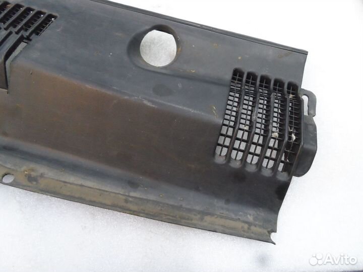 Решетка под лобовое стекло Toyota правая