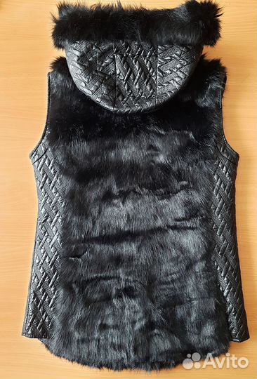 Меховая жилетка с капюшоном для девочки, р-р 42-44