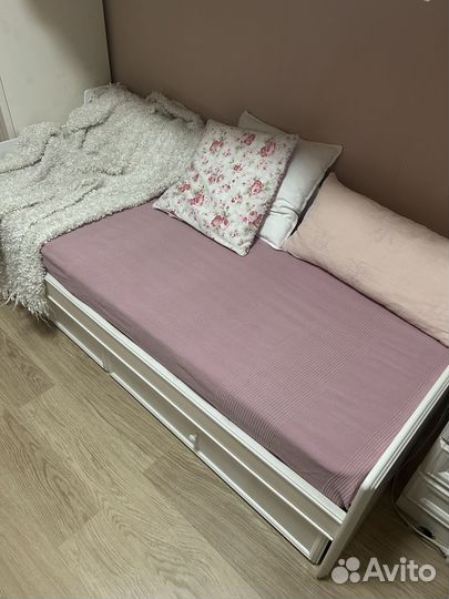 Кровать односпальная белая с ящиком