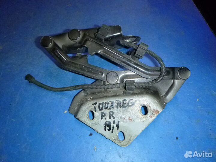 Петля капота правая Volkswagen touareg 2002