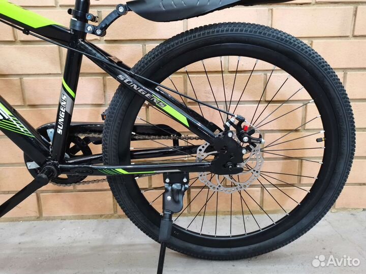 Велосипед новый, колёса 24 дюйма, чёрно-зелёный