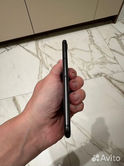 iPhone 8, 64 ГБ
