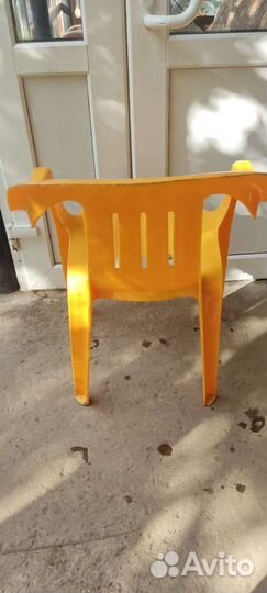 Стул пластиковый