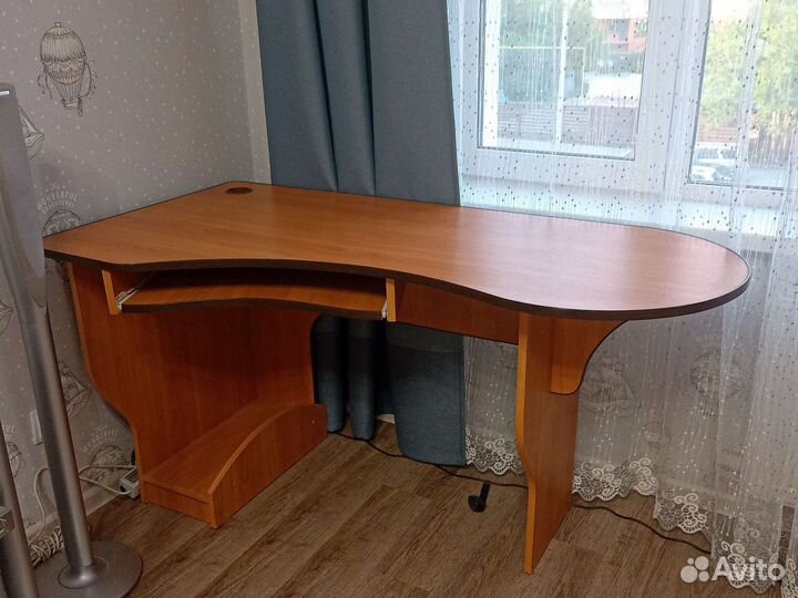 Компьютерный стол