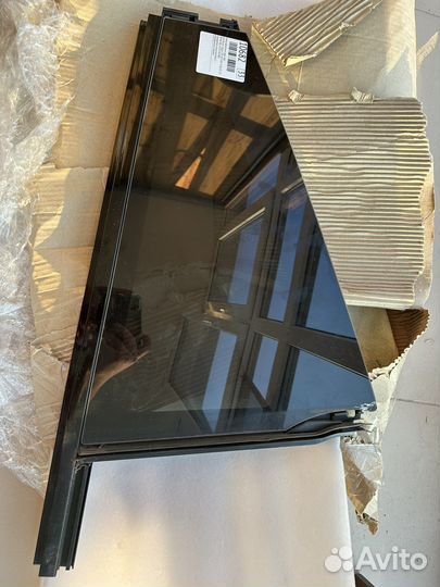 Задняя левая форточка range rover