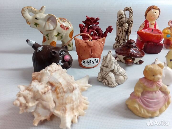 Фигурки и статуэтки