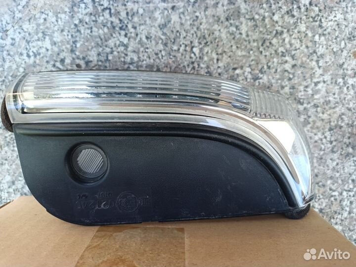 Указатель поворота левый Митцубиси Паджеро mitsubi