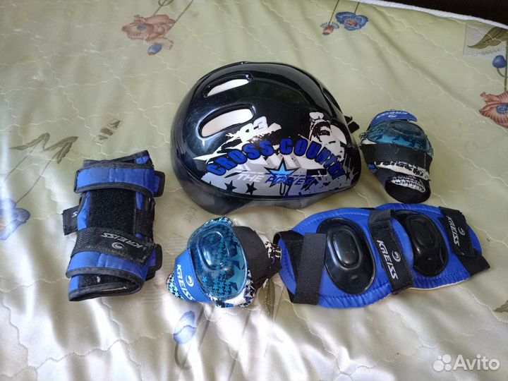 Шлем, налокотники, наколенники, роликовые коньки