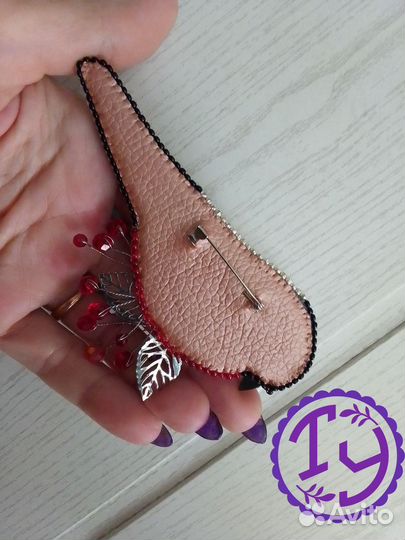 Брошь ручной работы Снегирь