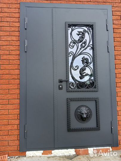 Дверь входная с ковкой 