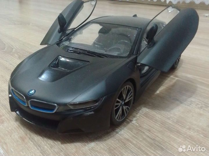 BMW i8 на пульте управления